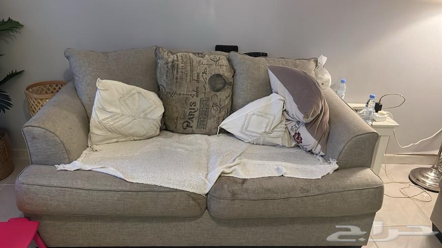 للبيع معه 3 طاولات وحده كبيره واثنين صغار حط سعرك وشيل64522033607043110