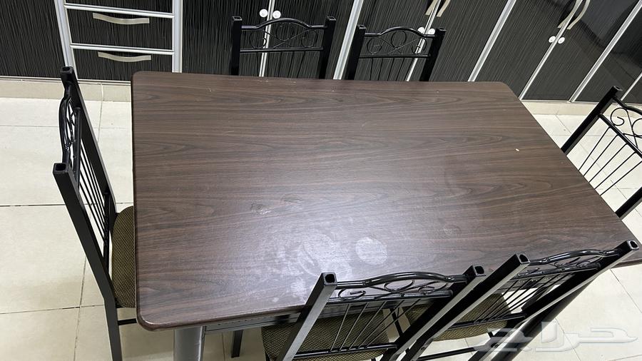 Dining table with six chairs64524284909954113