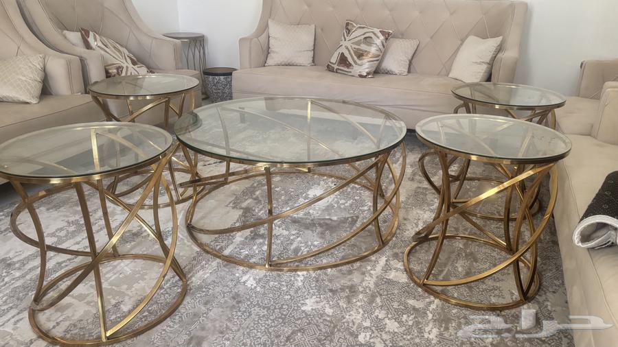 طاوله كبيره مع اربع طاولات خدمه64522187704066112