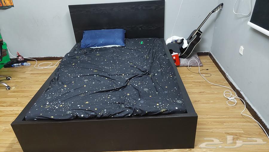 Two bed sets, sofa, and table under the screen64520247288450113