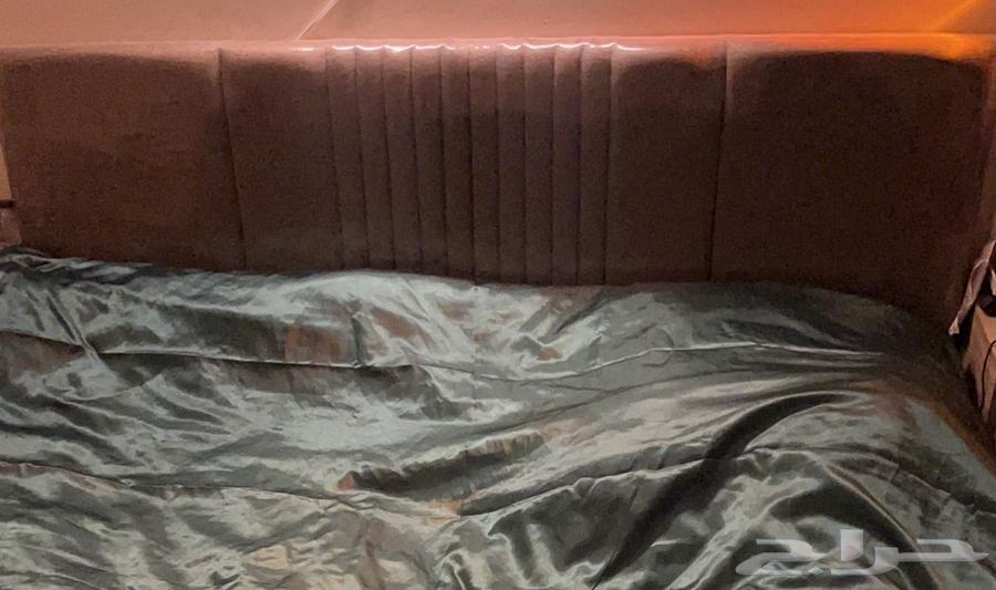 180 by 200 bed with its frame64520289846401111