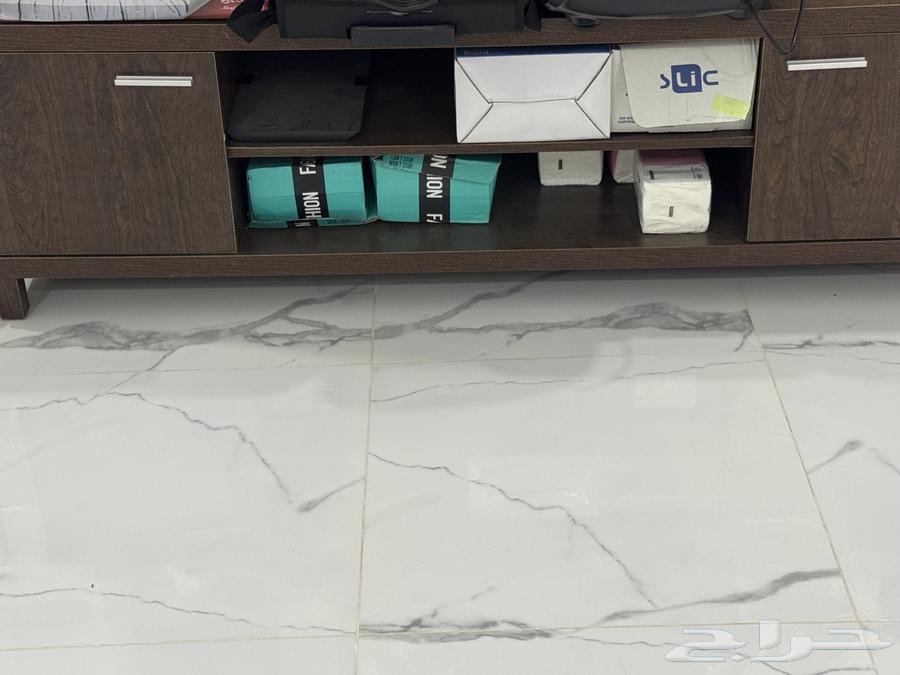 مكتبة تلفزيون لونها بني جديده للبيع 80064520868438145111