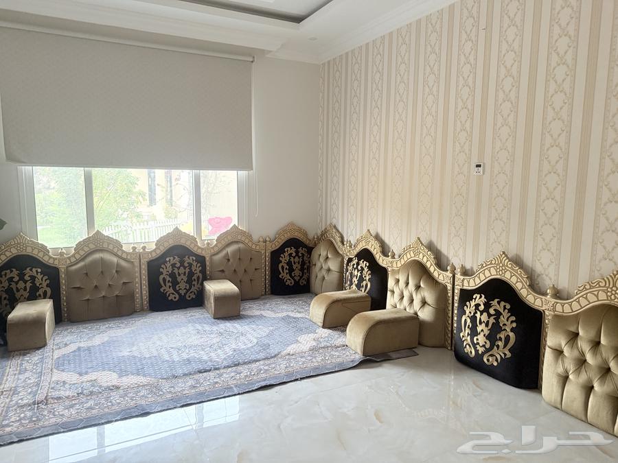 Floor seating64520656654851110