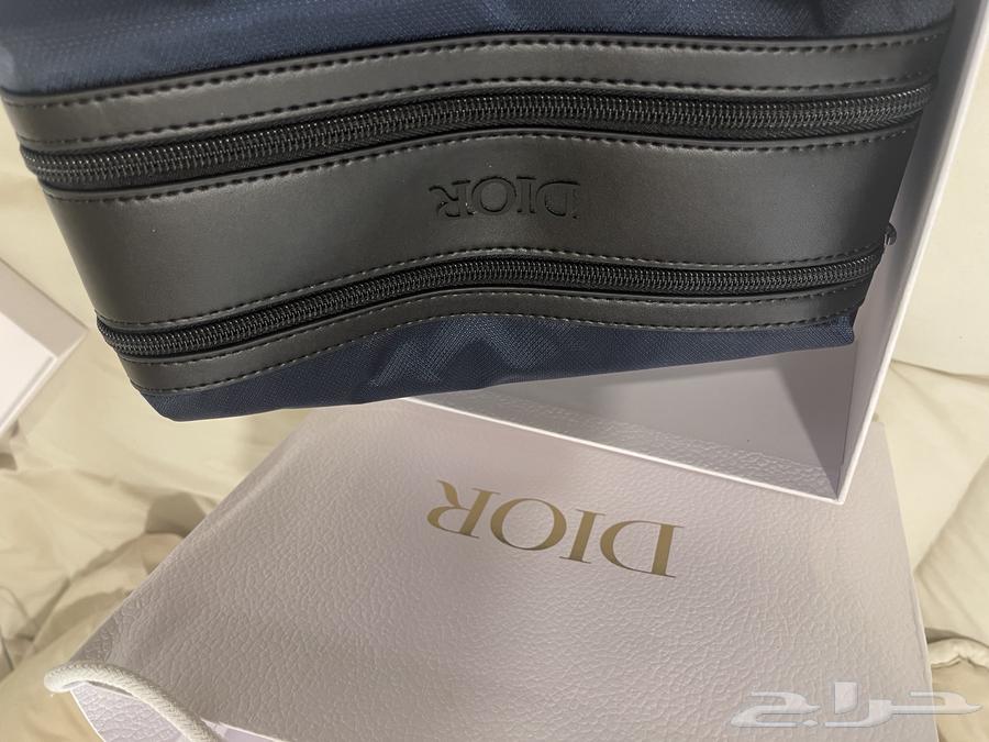 شنطه ديور رجالي ر قيمتها 3000 ريال   على السوم64522697271681114
