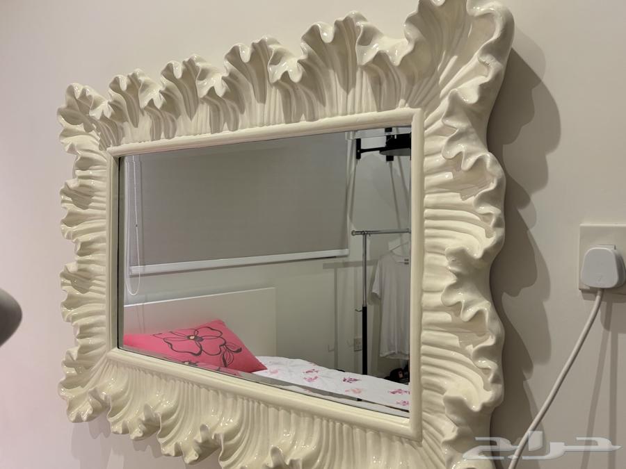 طاوله بيضاء ايكيا ومرايه ايكيا64522387358721114