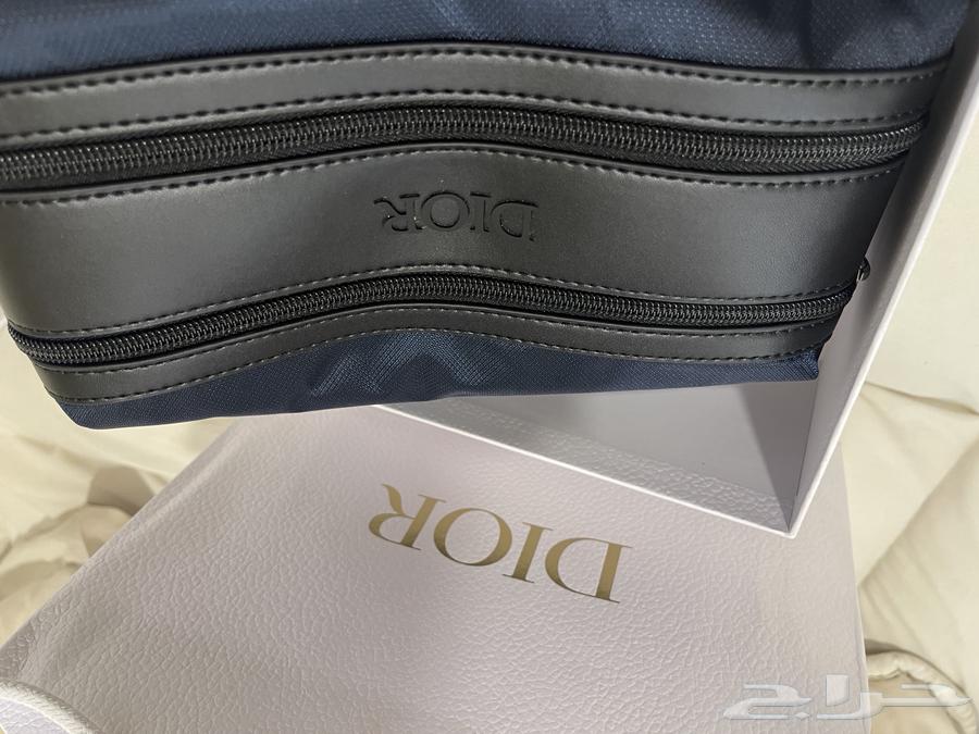 شنطه ديور رجالي ر قيمتها 3000 ريال   على السوم64522697271681110