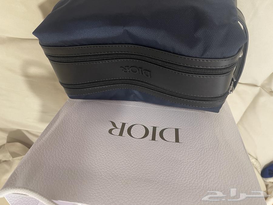 شنطه ديور رجالي ر قيمتها 3000 ريال   على السوم64522697271681113