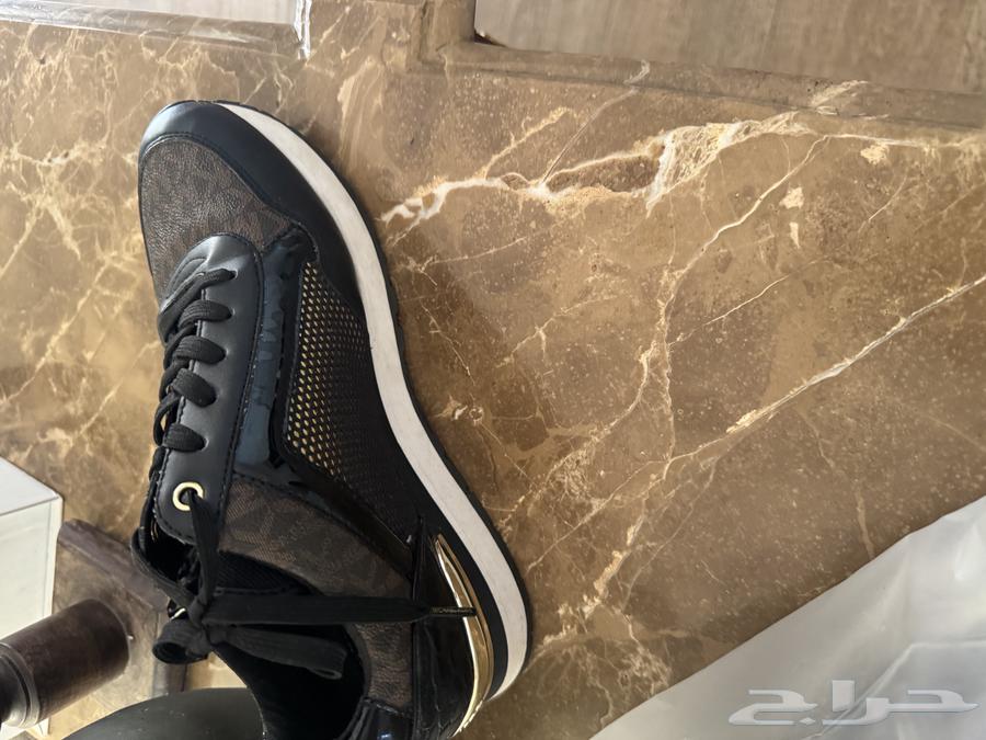 جزمة مايكل كورس اخت الجديدة64522274220418111