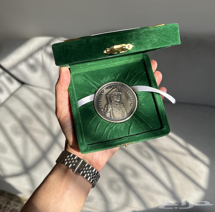 مسكوكة تذكارية للرئيس الراحل أنور السادات ( تم البيع )64525939914371110