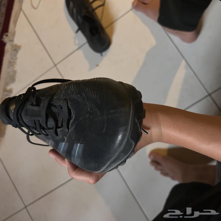 جزمه كوره اديداس اصلي مقاس 47 سبب البيع ضيقه نصيفه مره64523654766850110