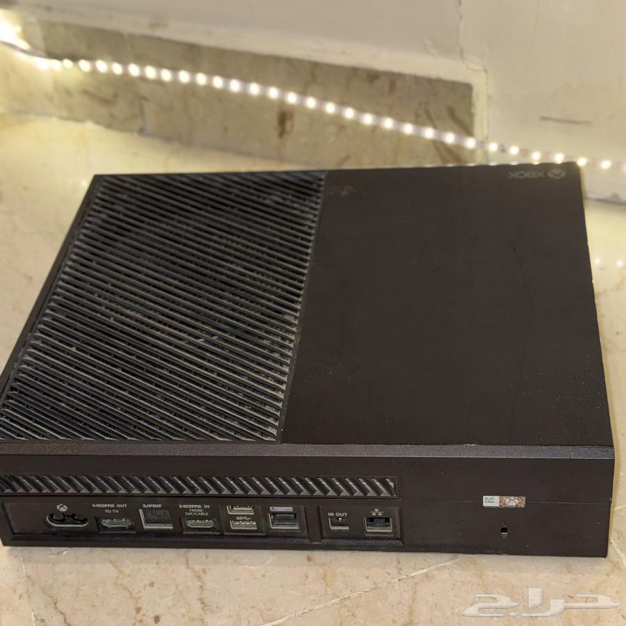اكس بوكس ون مع يد اصلية64523991736321111