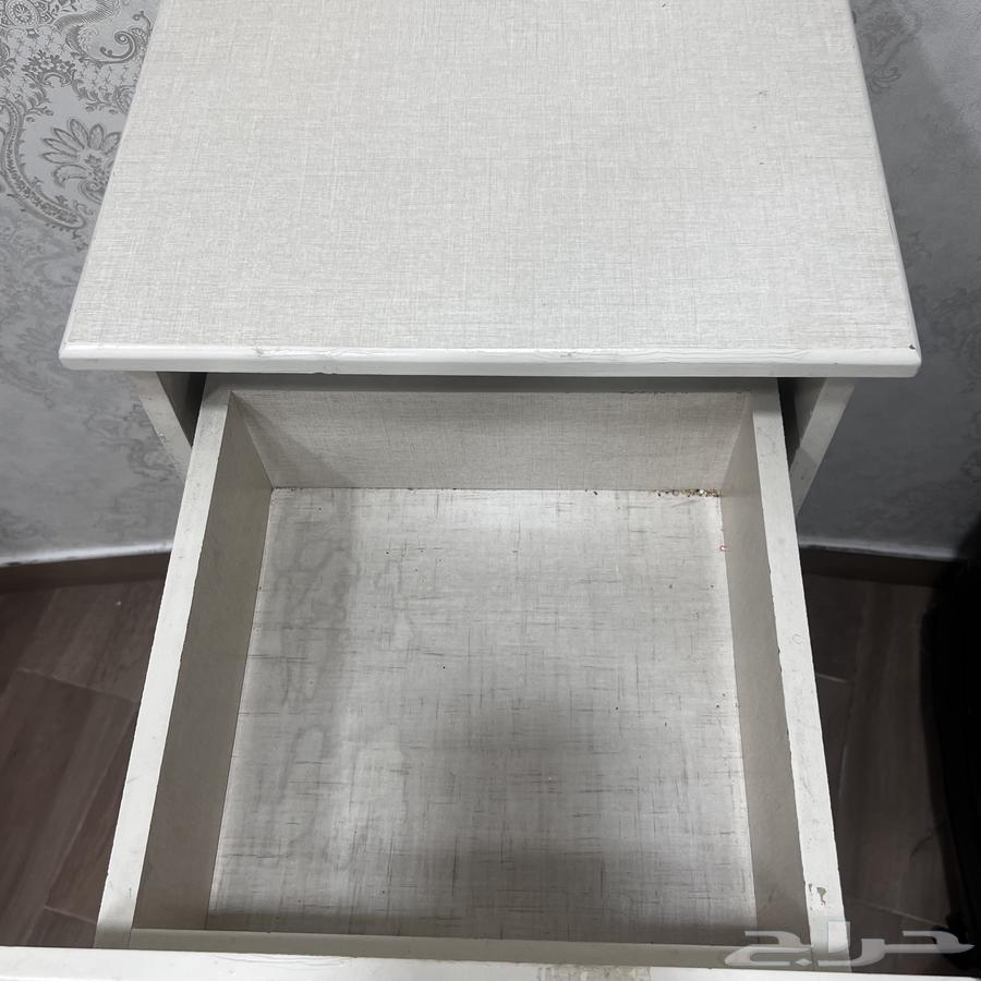 للبيع كوميدينه (طاولة جانبيه لسرير)64523908598146114