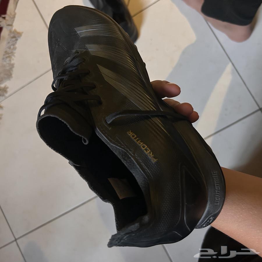 جزمه كوره اديداس اصلي مقاس 47 سبب البيع ضيقه نصيفه مره64523654766850114