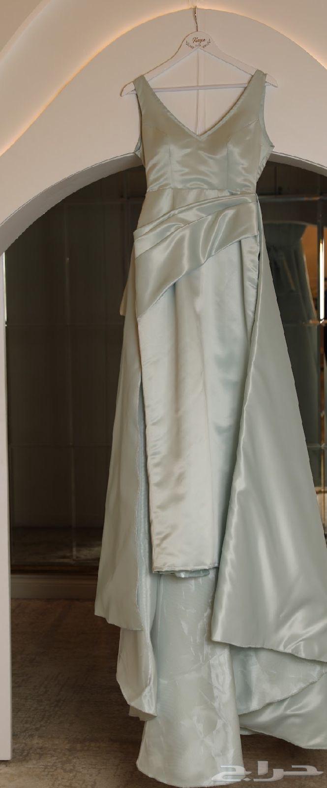 A suitable dress for an evening or net event64526898613506111