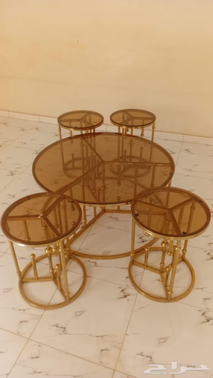 طاولات للبيع. ابي فيها 300 سهرها قبل 50064523991812739110