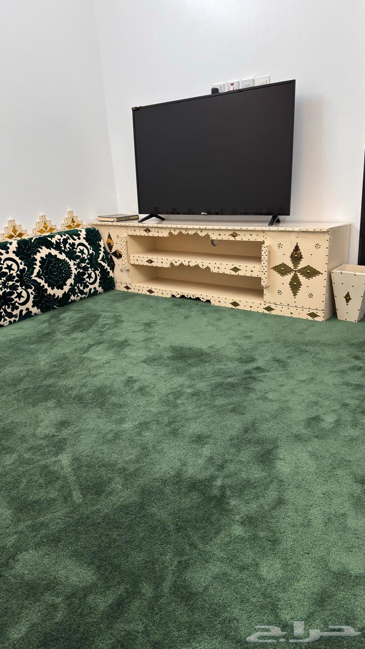 مساند وطاوله البلازما طقم كامل شبه الجديد. مافيه اي عيب64525067574657110