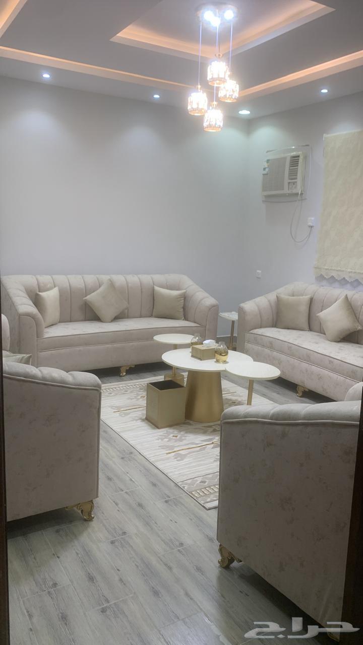 Very clean sofa for sale, complete with its tables64527011069313112