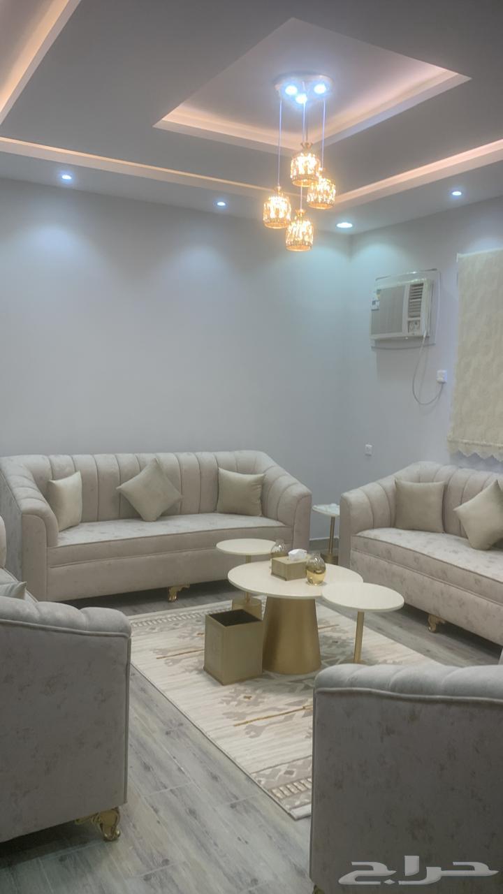 Very clean sofa for sale, complete with its tables64527011069313111