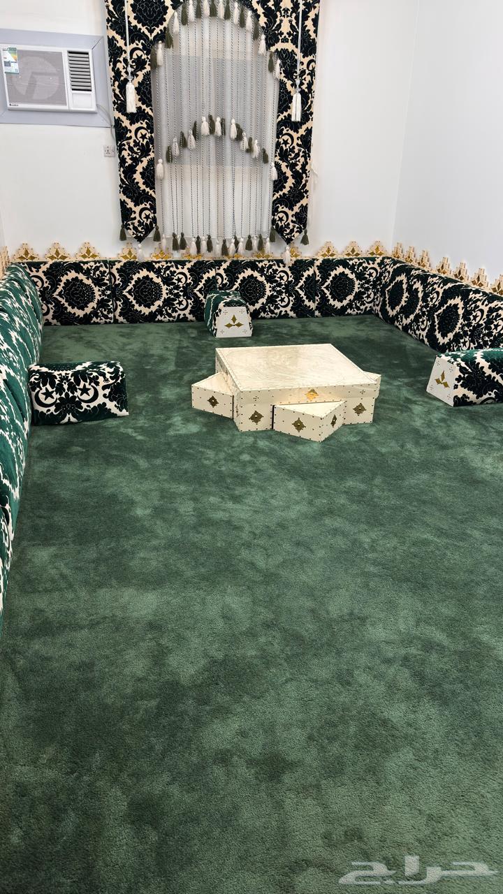 مساند وطاوله البلازما طقم كامل شبه الجديد. مافيه اي عيب64525067574657111