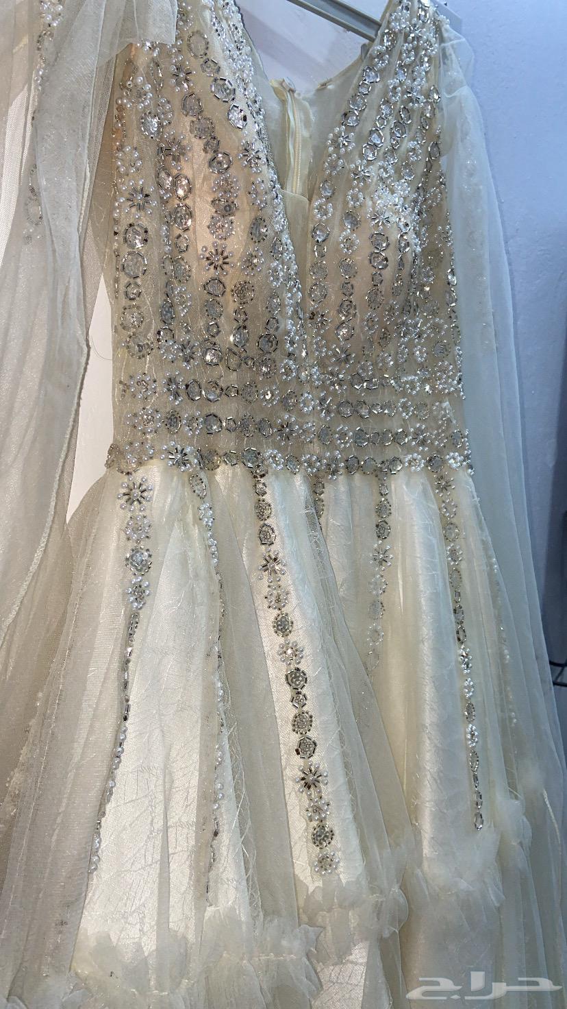 Evening dresses used once for 4 hours64520190264066114