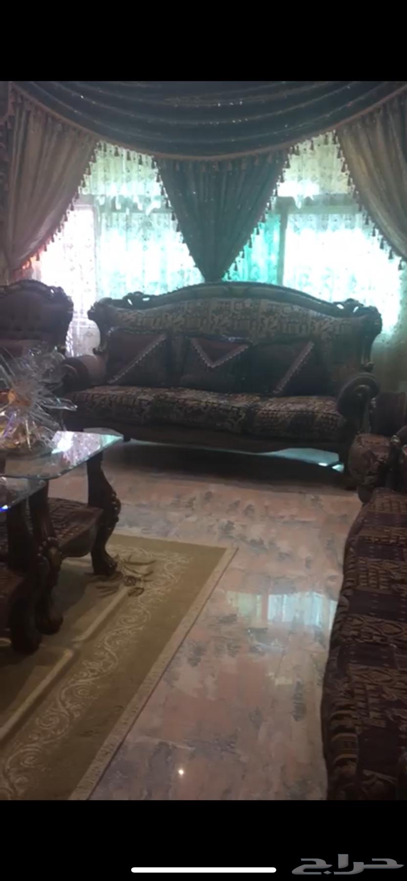 للبيع طقم كنب مع 5 طاولات64526106094849110