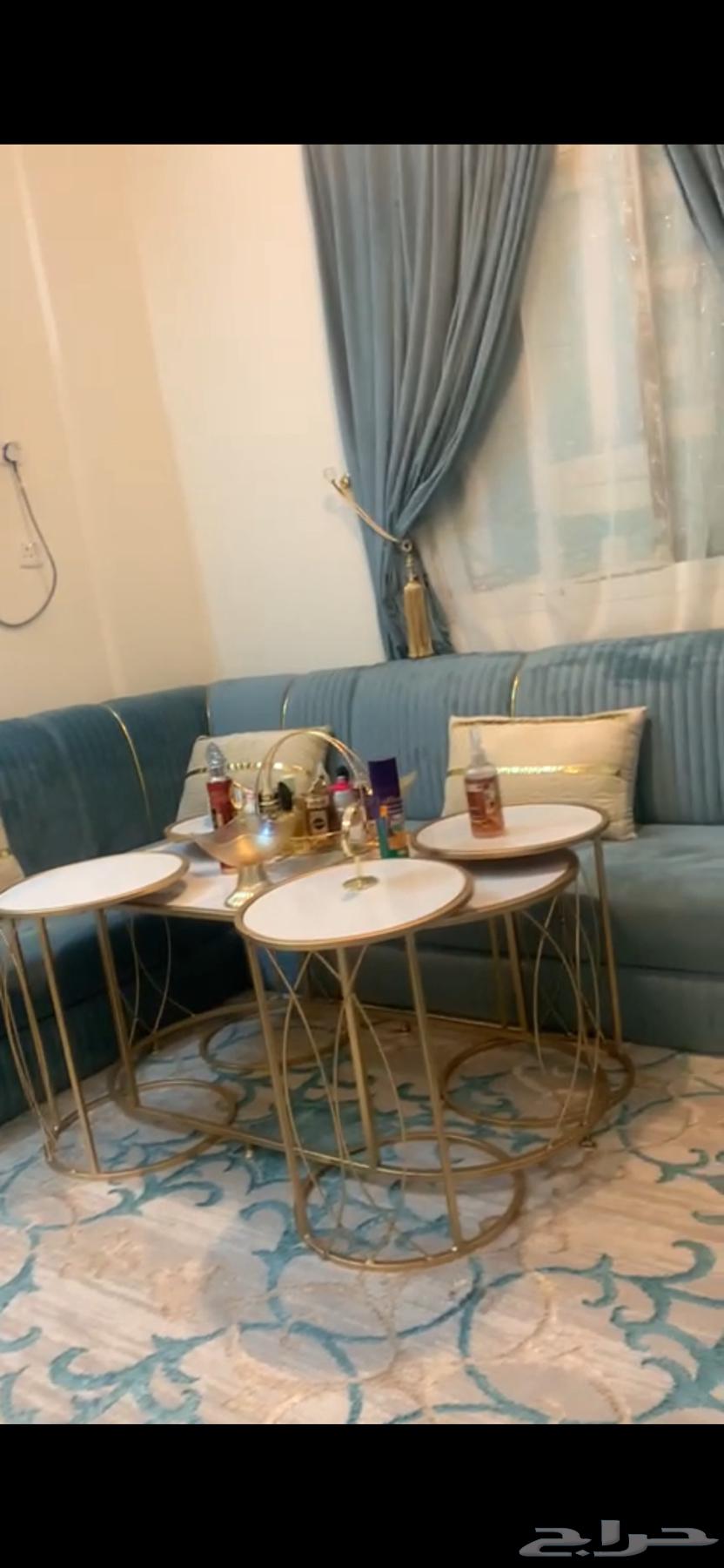 كنب نظيف مع الطاولات والموكيت جديد تقريبا64526565378689110