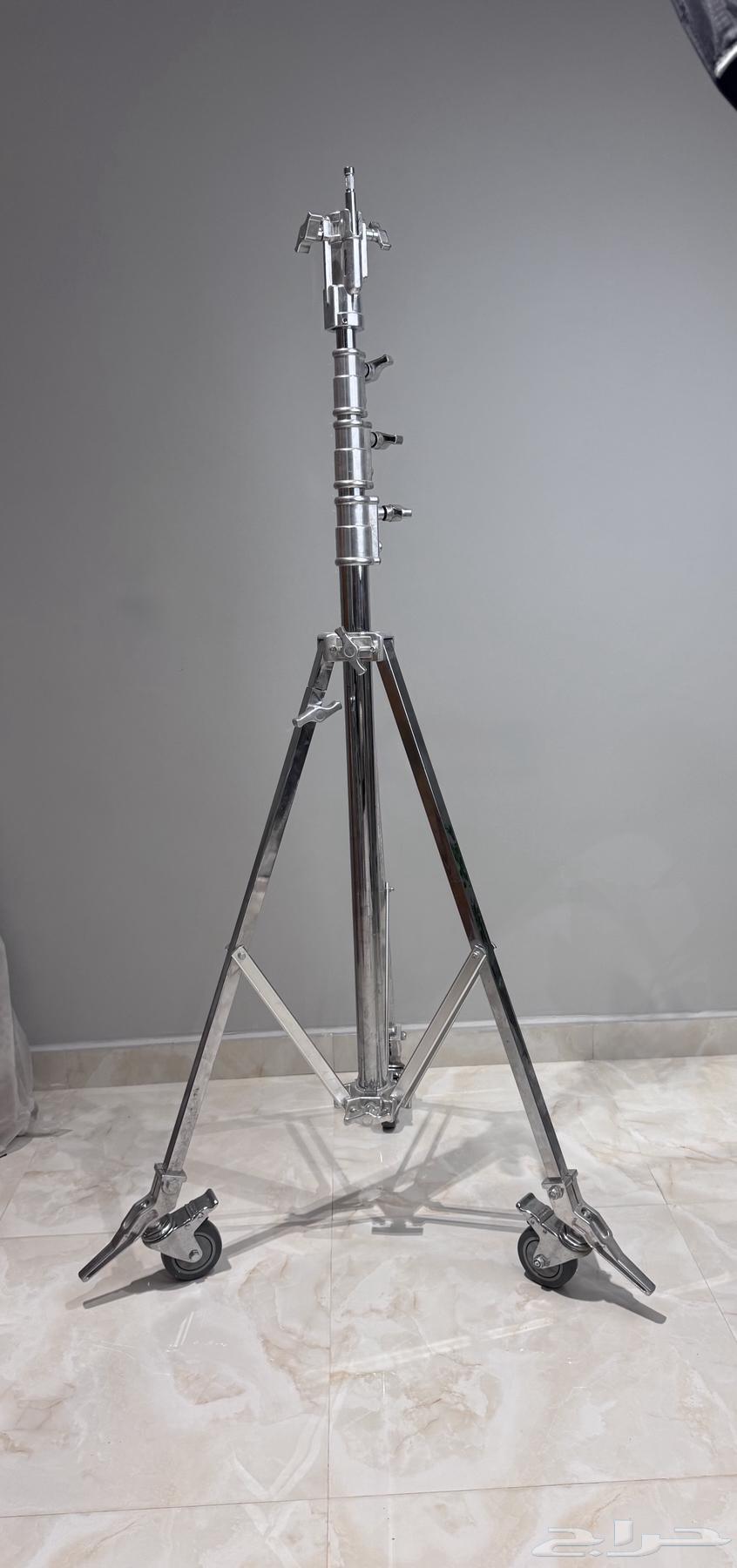 ستاند تصوير كبير جدا64524036566913110