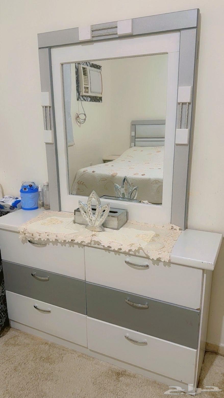 غرفة نوم شبه جديدة استخدام نظيف جدا64458689355650110