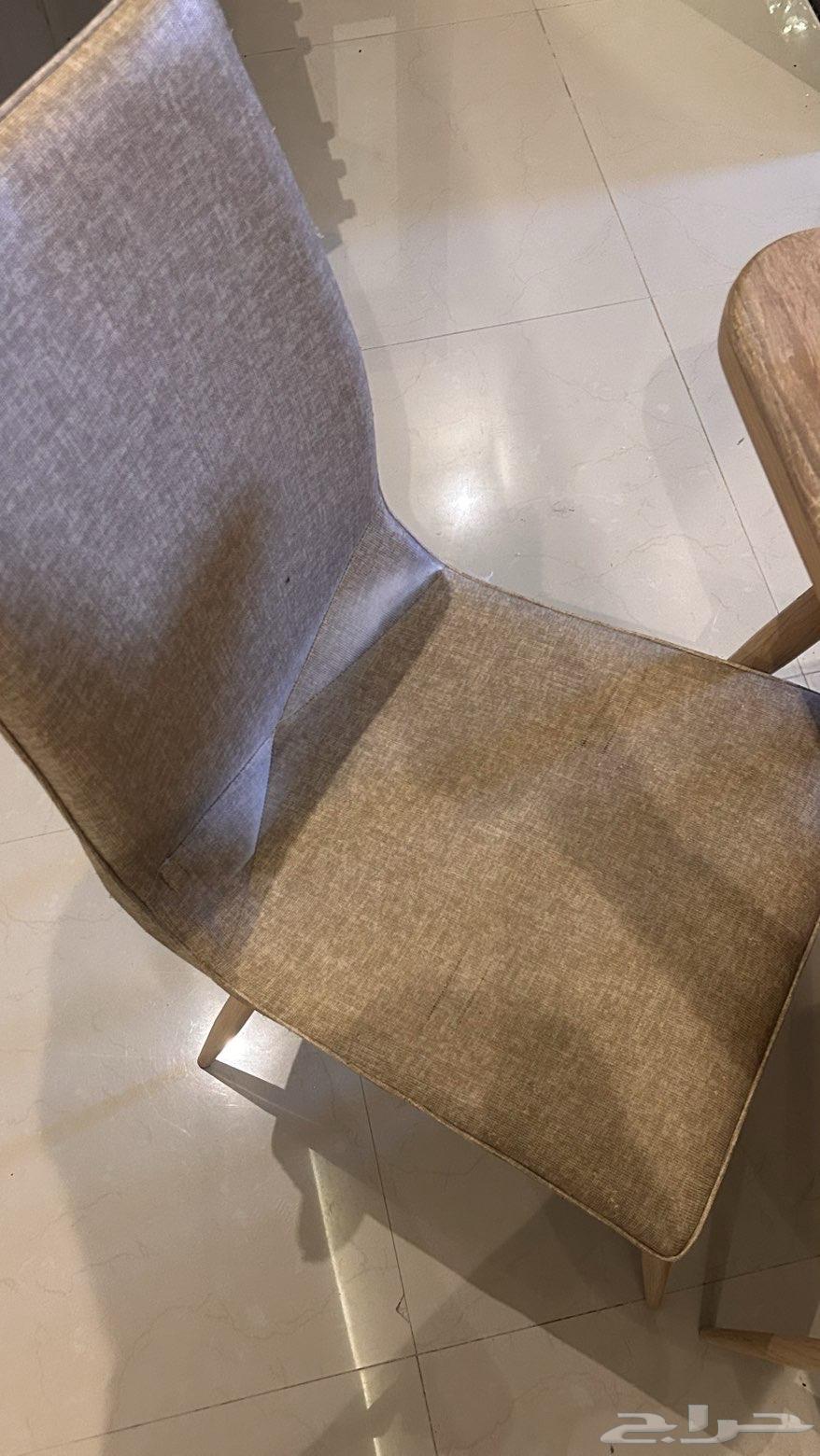 للبيع مستعجل طاولة طعام وعلاقة ملابس مع ادراج64524238749185114