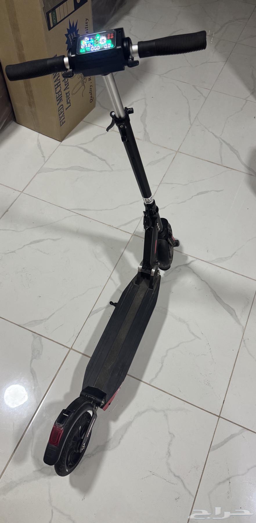 Excellent condition scooter, very light use and LG 18 cubic feet refrigerator64519328335746111