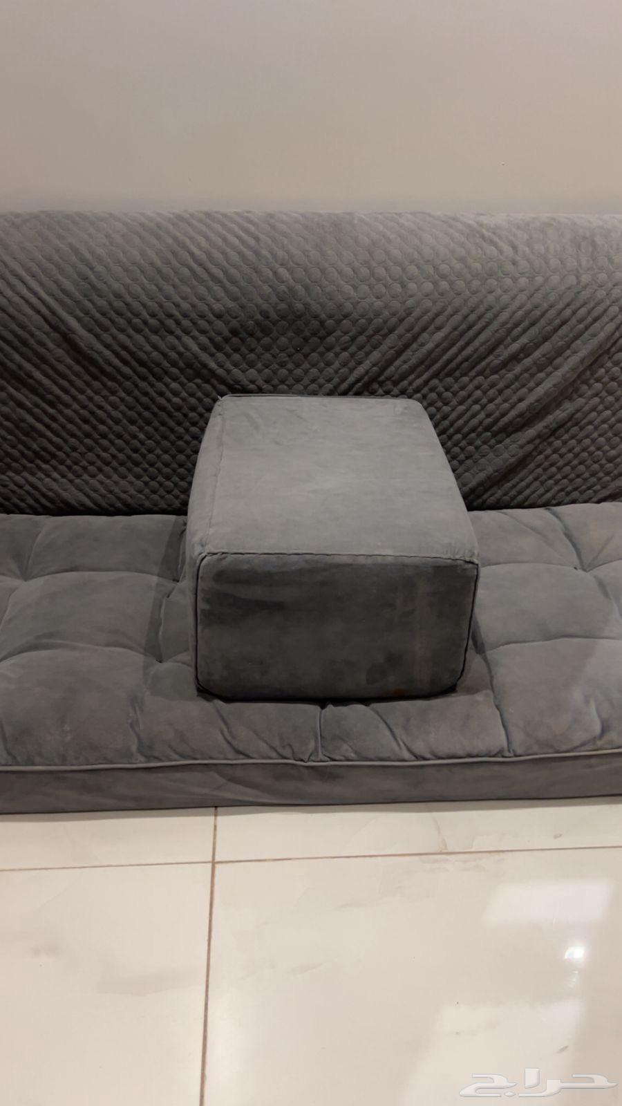 جلسة عربية للبيع طولها تقريبا  10 متر زاويتين64525815182465114