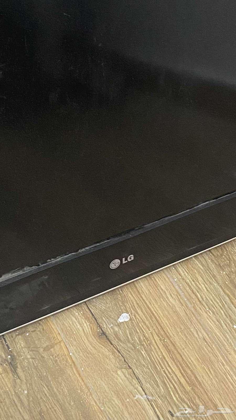 Two screens for sale and a cooking pot used once with a lid on the side64524489565057111