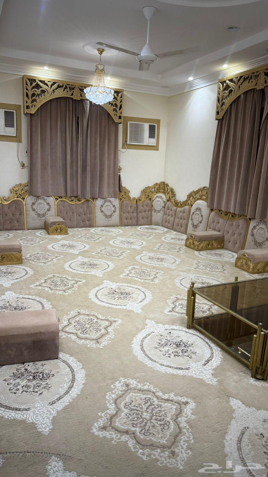 سجاد مع ستاير مع مساند مع طاوله للبيع64519399084675111