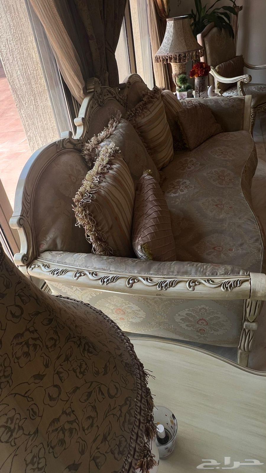طقم كنب كلاسيكي فاخر64523047924099113