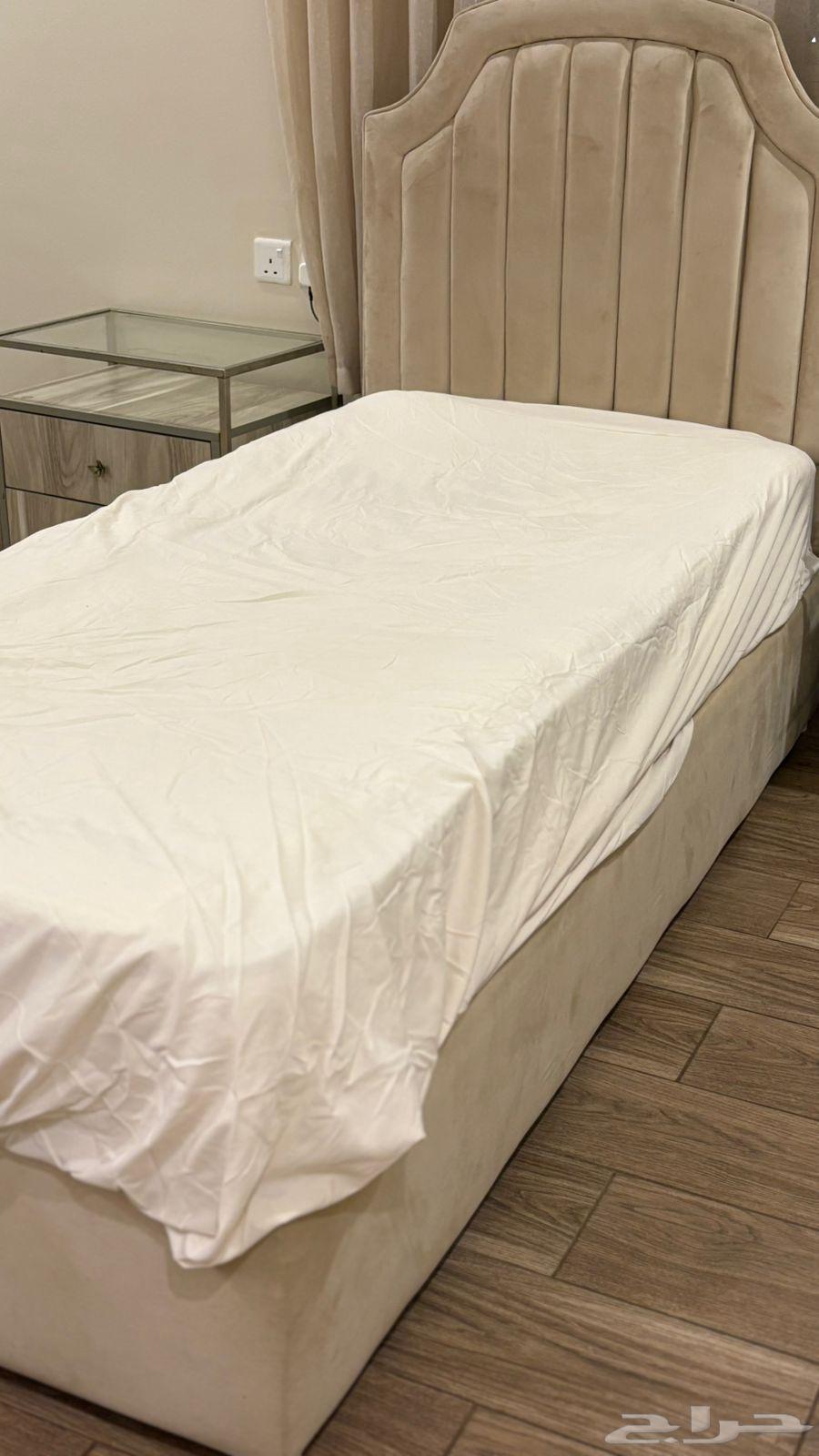 سريرين و كومدينة للبيع64522964305537113