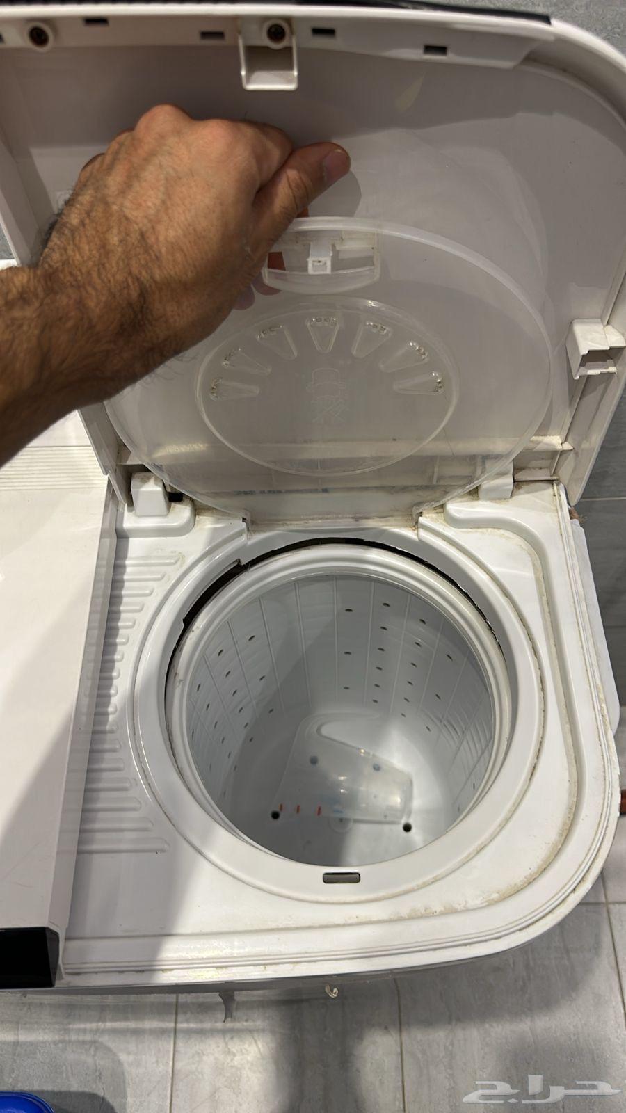 Washing machine for sale, clean and new, no issues, must have been used for two months64527067088257112