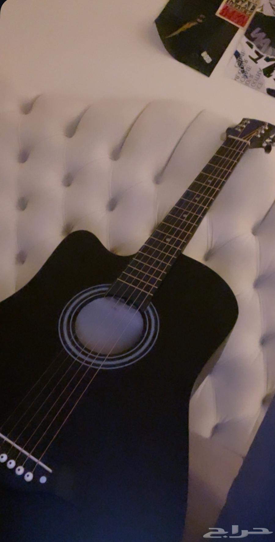 قيتار أكوستيك جديد معه مستلزماته وشنطته  السعر على السوم64527010986883110