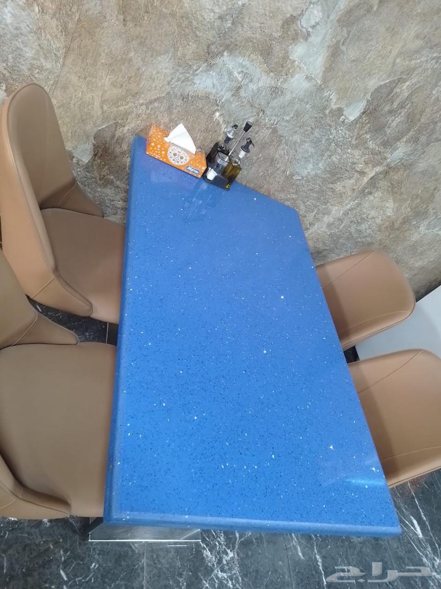 Tables with chairs64525787608449111