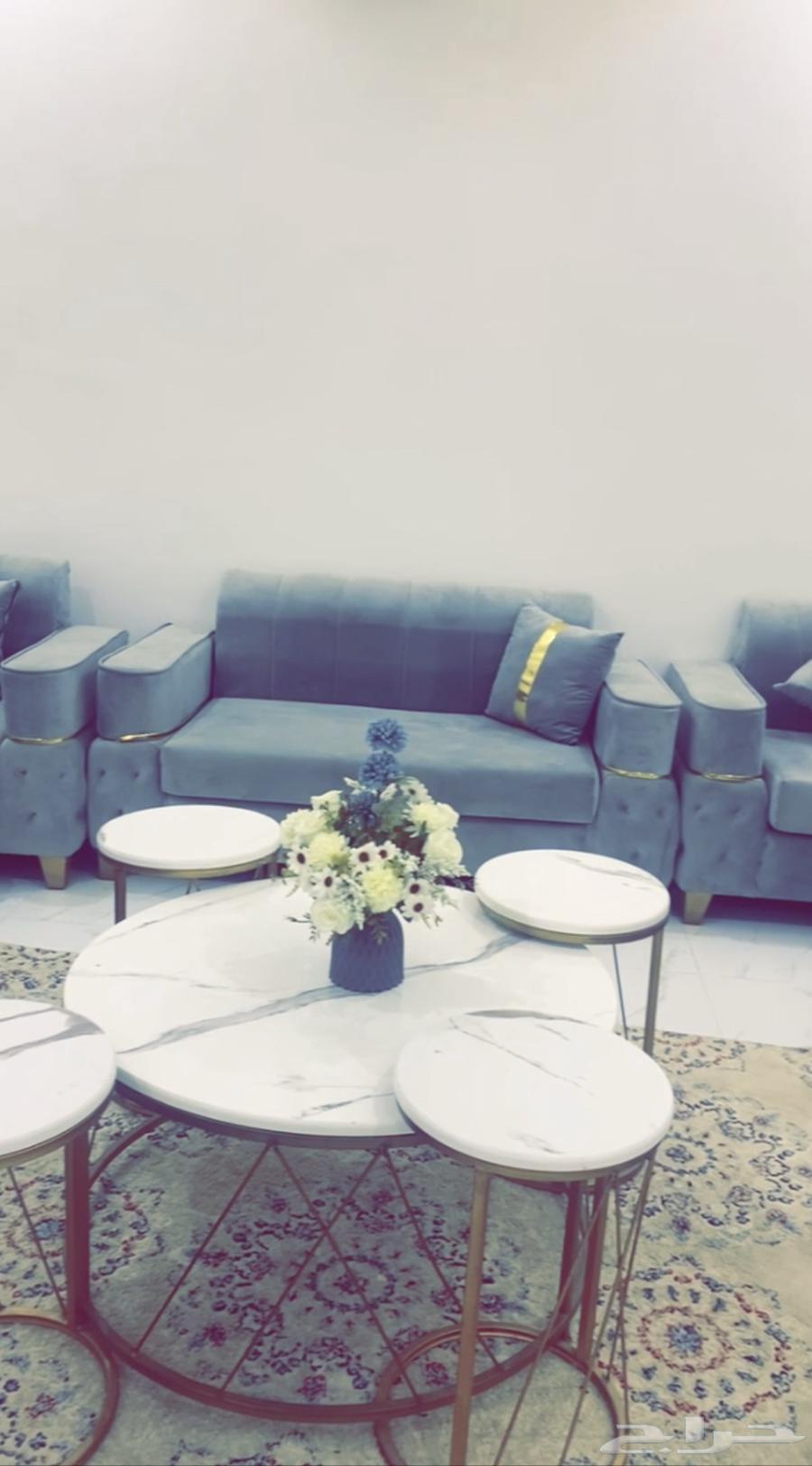 Tables and sofas64520474098050110