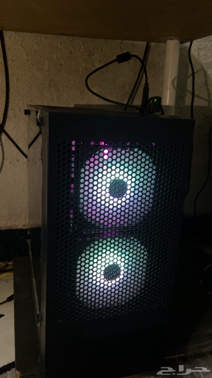 Gaming PC with monitor, table, and all accessories64529576771075111