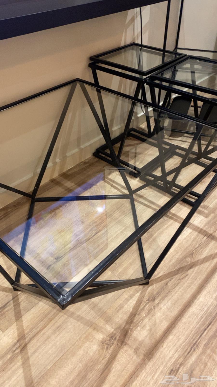 طاوله ضيافه مع اربعه خدمة64534440683522110