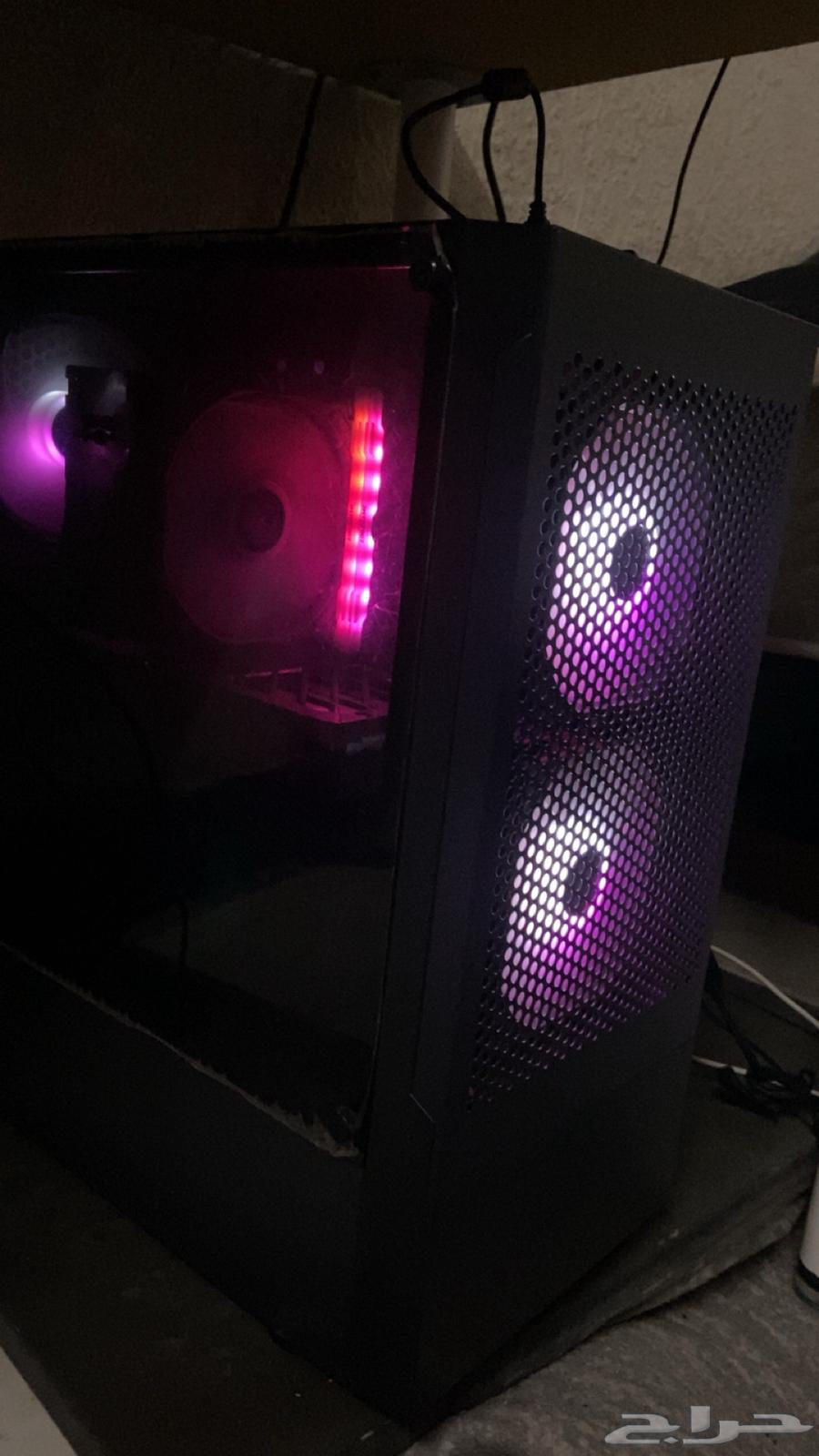 Gaming PC with monitor, table, and all accessories64529576771075110