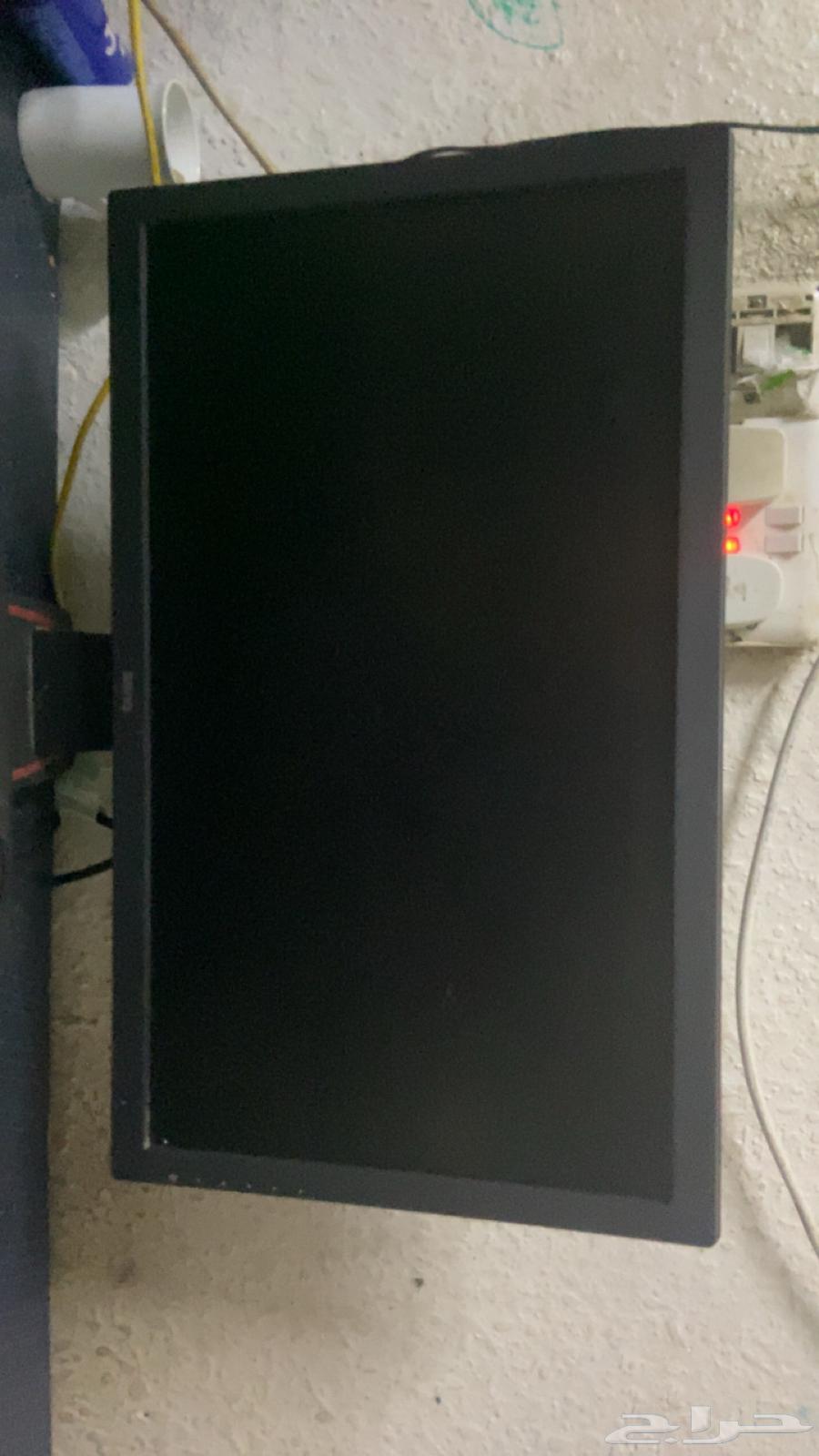 Gaming PC with monitor, table, and all accessories64529576771075114