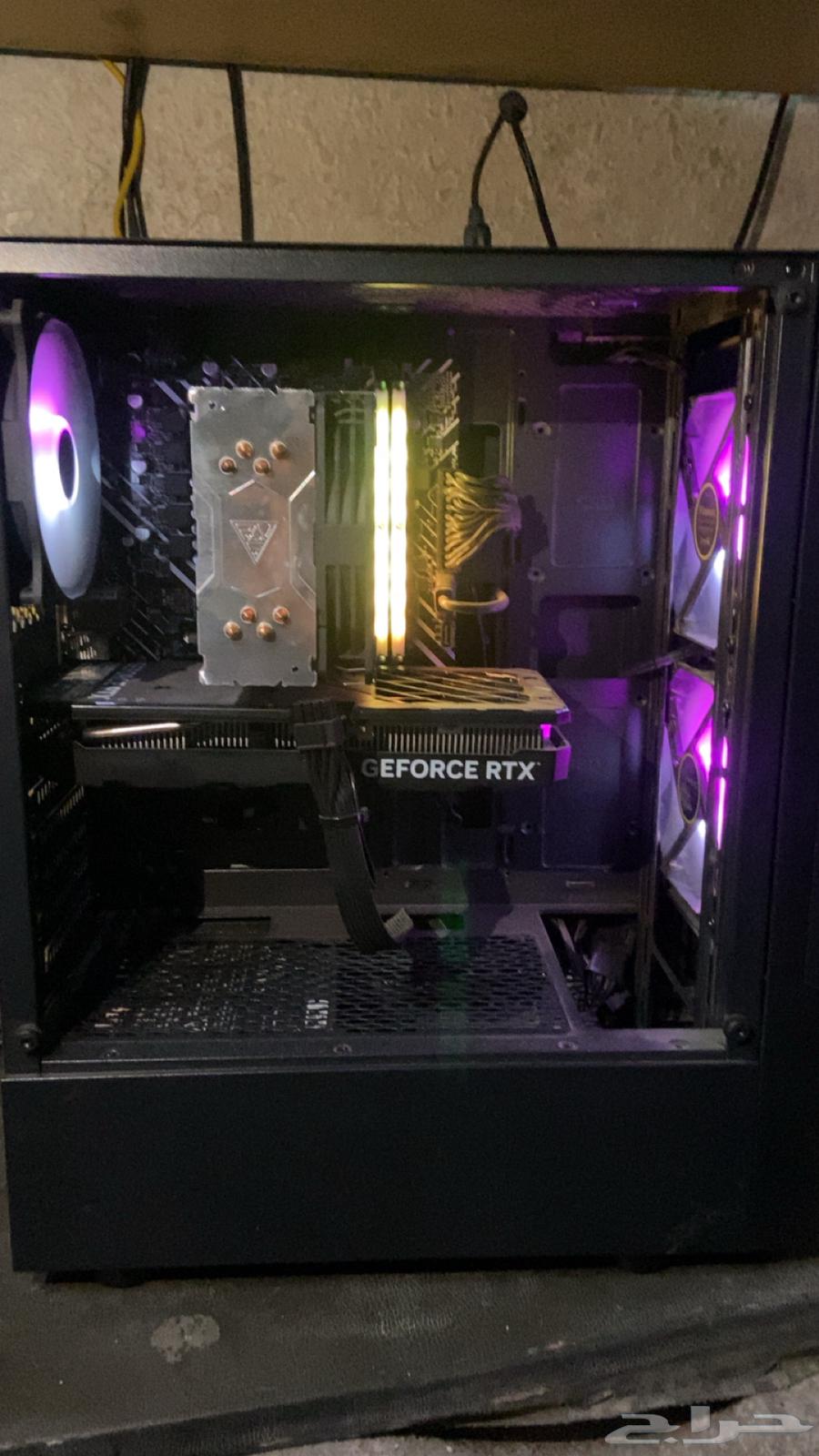 Gaming PC with monitor, table, and all accessories64529576771075112