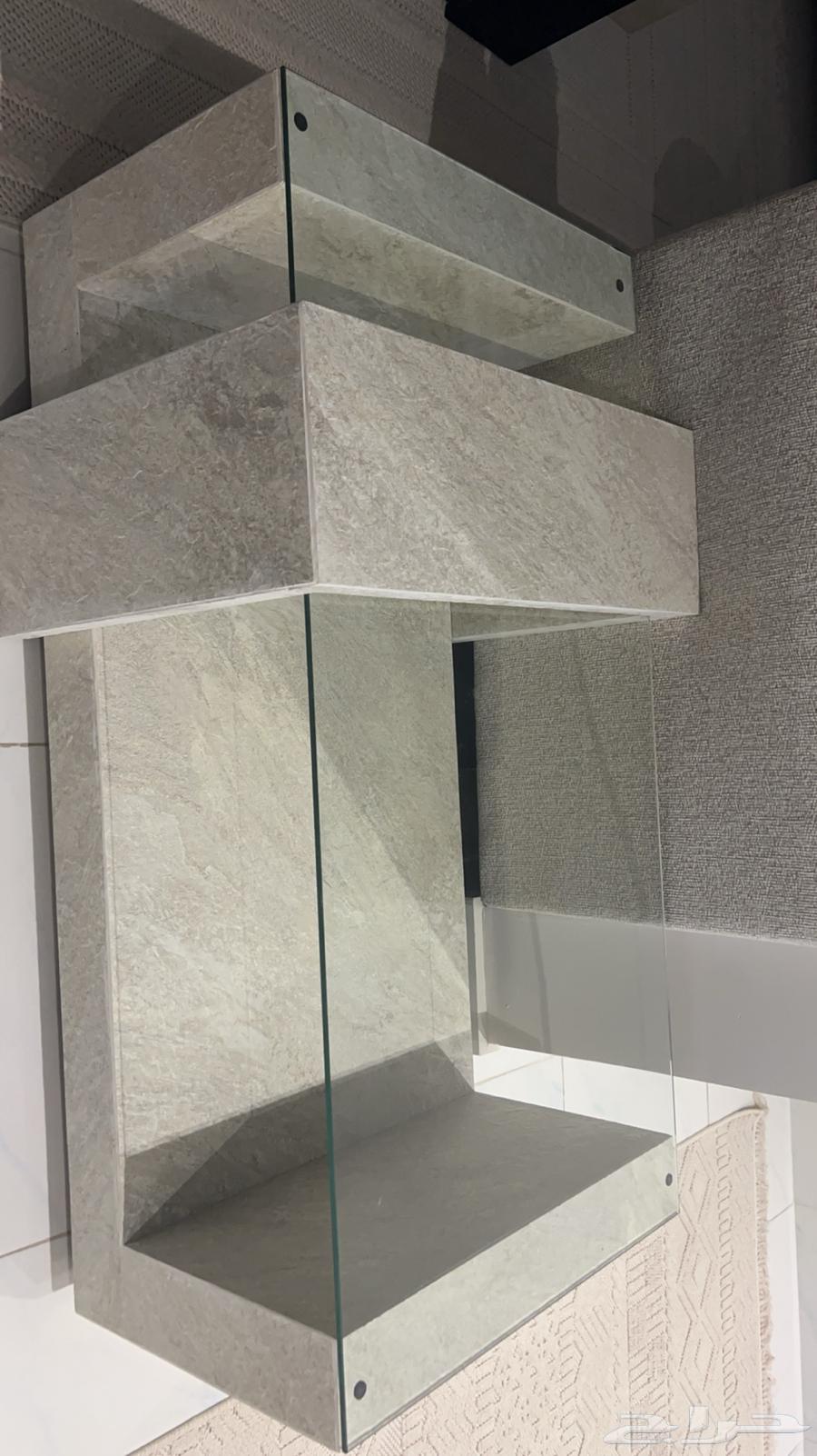 طاولة تقديم رخام وقزاز شبه جديده64532579297155110