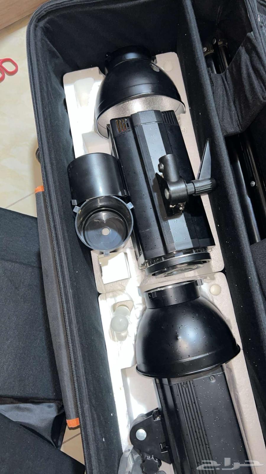 اضاءة قوة 400 للبيع معها كامل ملحقاتها وشنطة خاص فيها64530968561409110