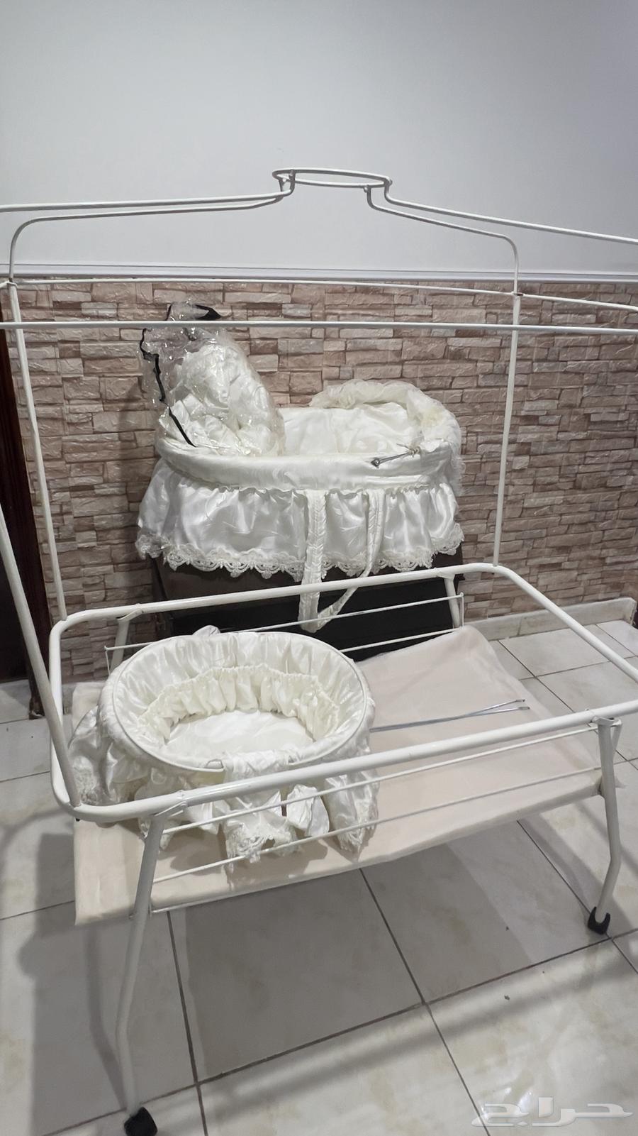 للبيع سرير رضيع مع المهد64533364804995111