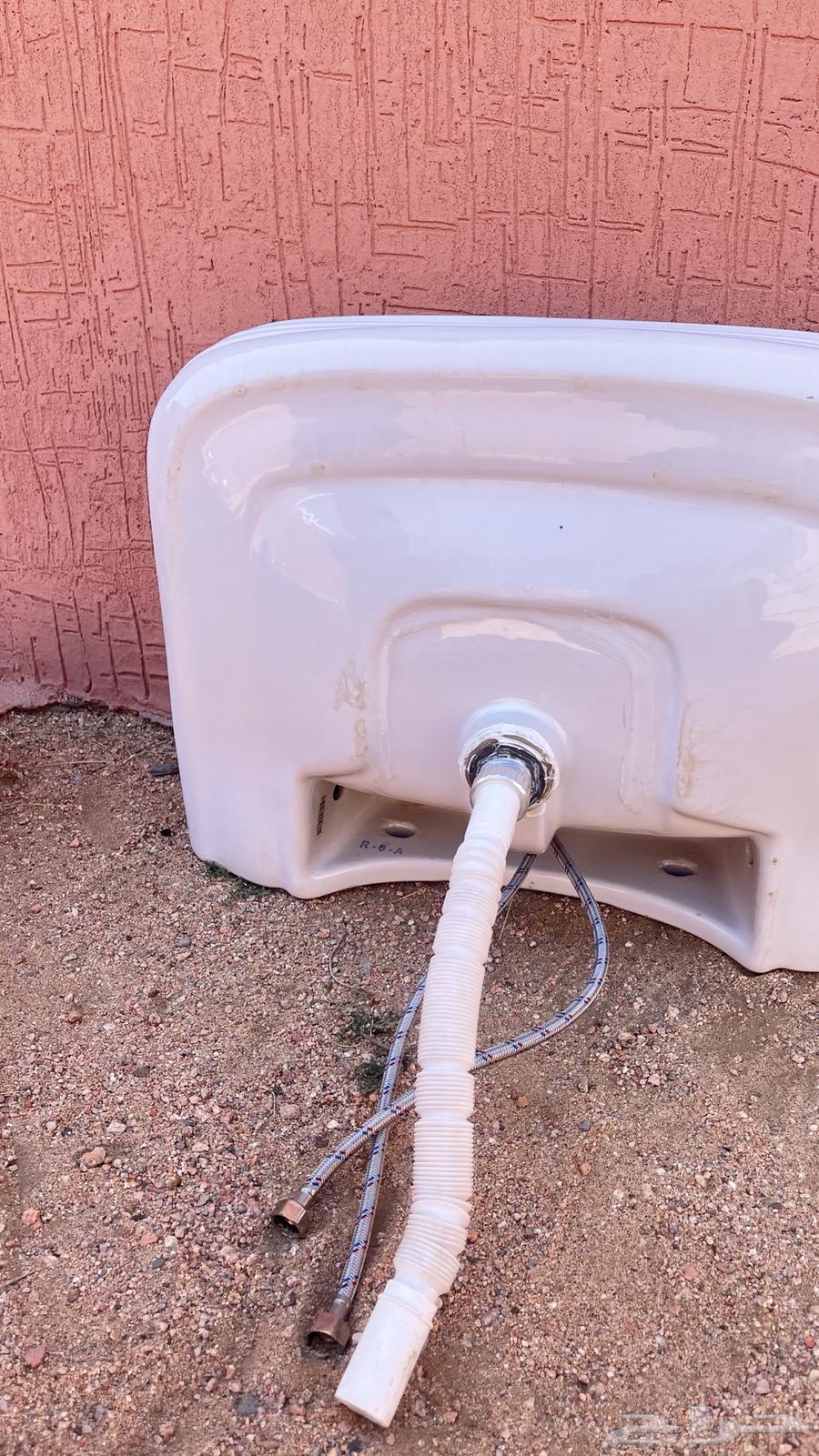 مغاسل شبه جديده خزف السعودي 2 ب الخلاطات عليه ضمان سنتين64534844479619113