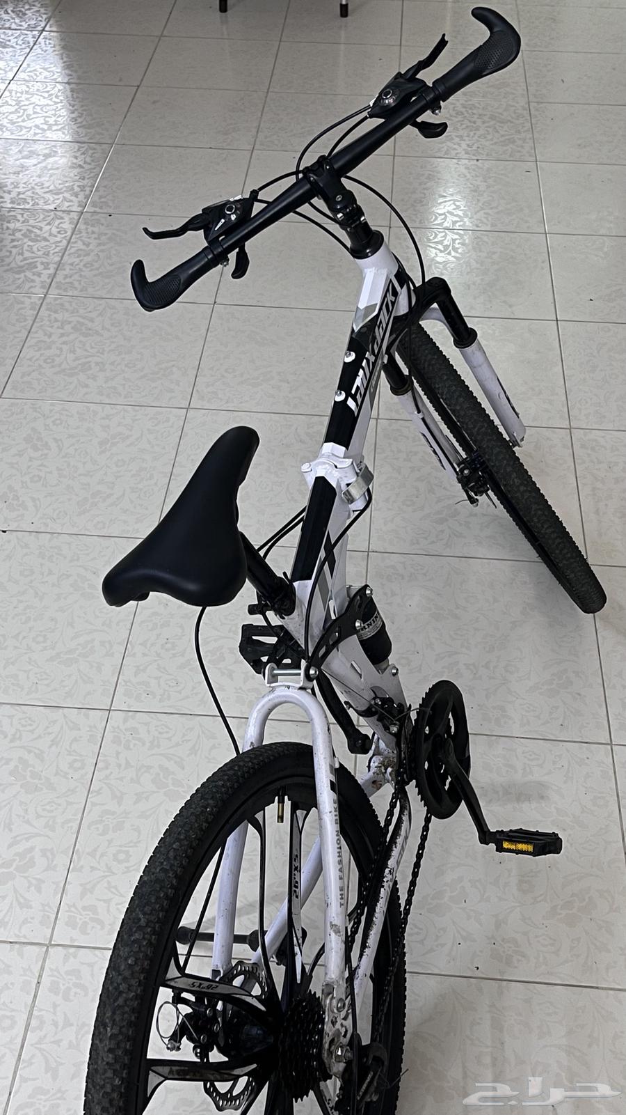 A bicycle with a heavy, light or medium gear system64532961180929111