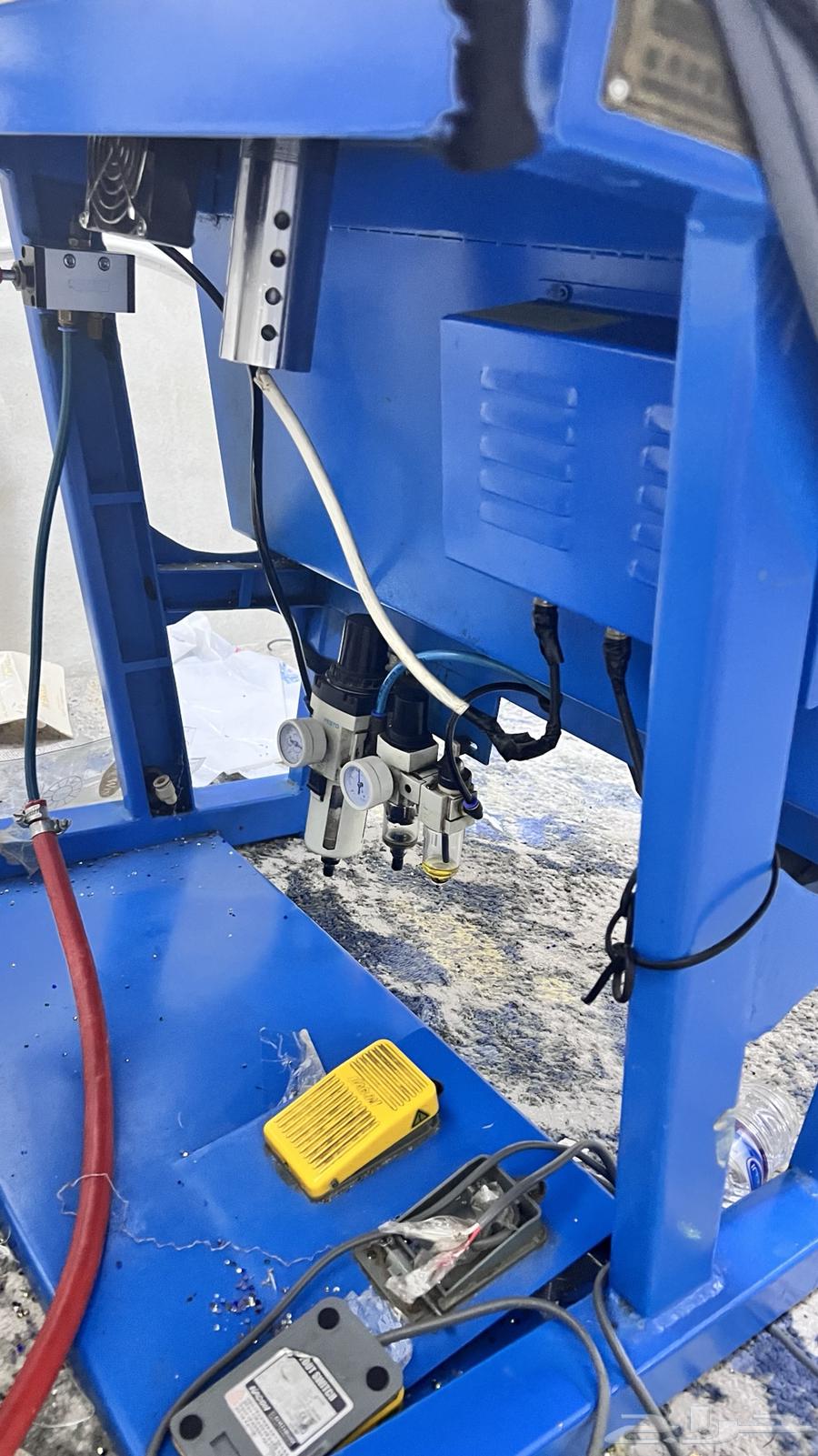 موجود مكينه تطريز ومعها ماطور هواء للبيع64533291622274113